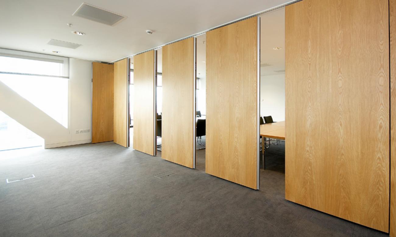 100# Automatic movable partitions