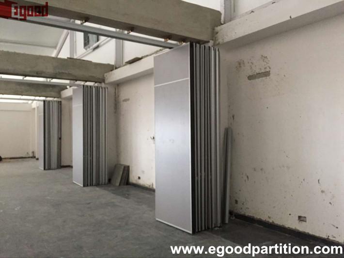 single roller centre stacking movable partition