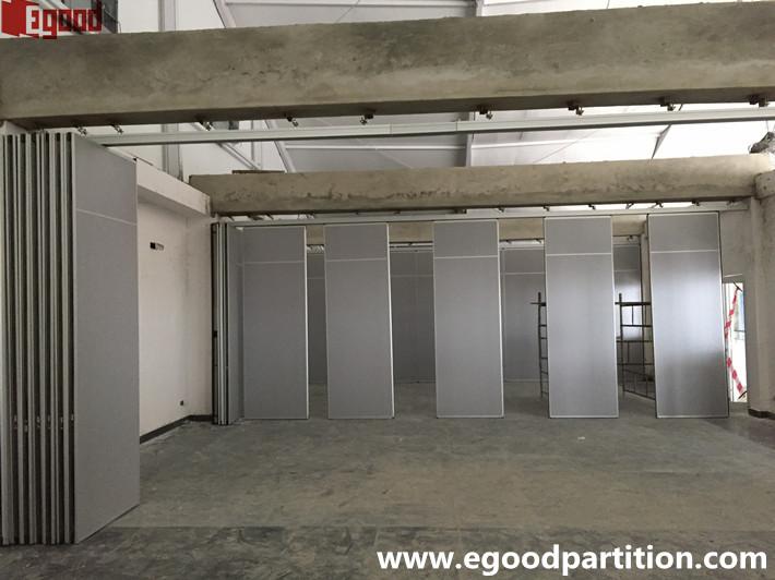 single suspension movable partition 